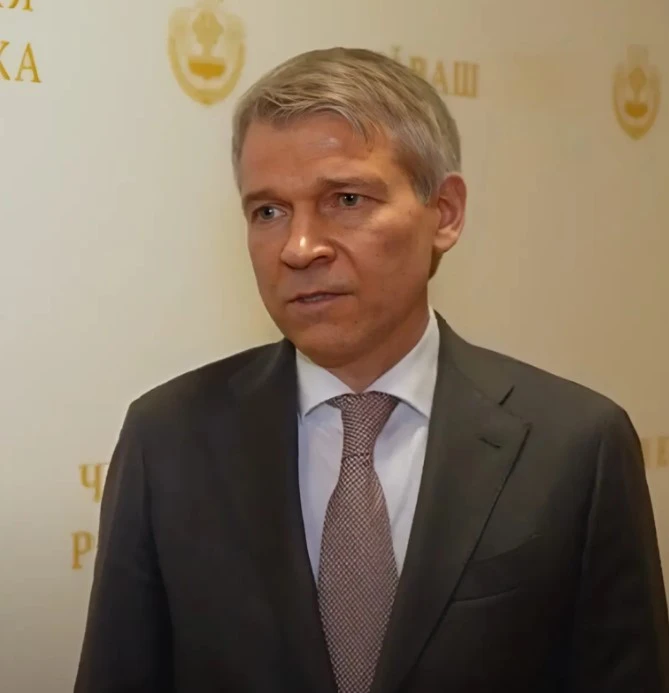 Борис Листов биография